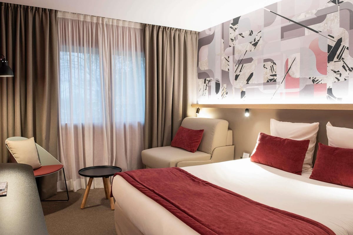 Superior-rum - flera sängar | Minibar, värdeförvaringsskåp på rummet och skrivbord