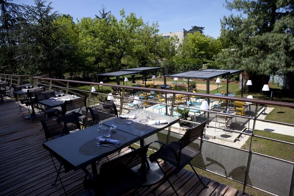Lunch and dinner served, French cuisine