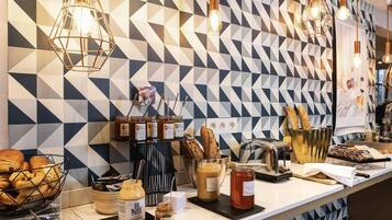 Tägliches Frühstücksbuffet gegen Gebühr