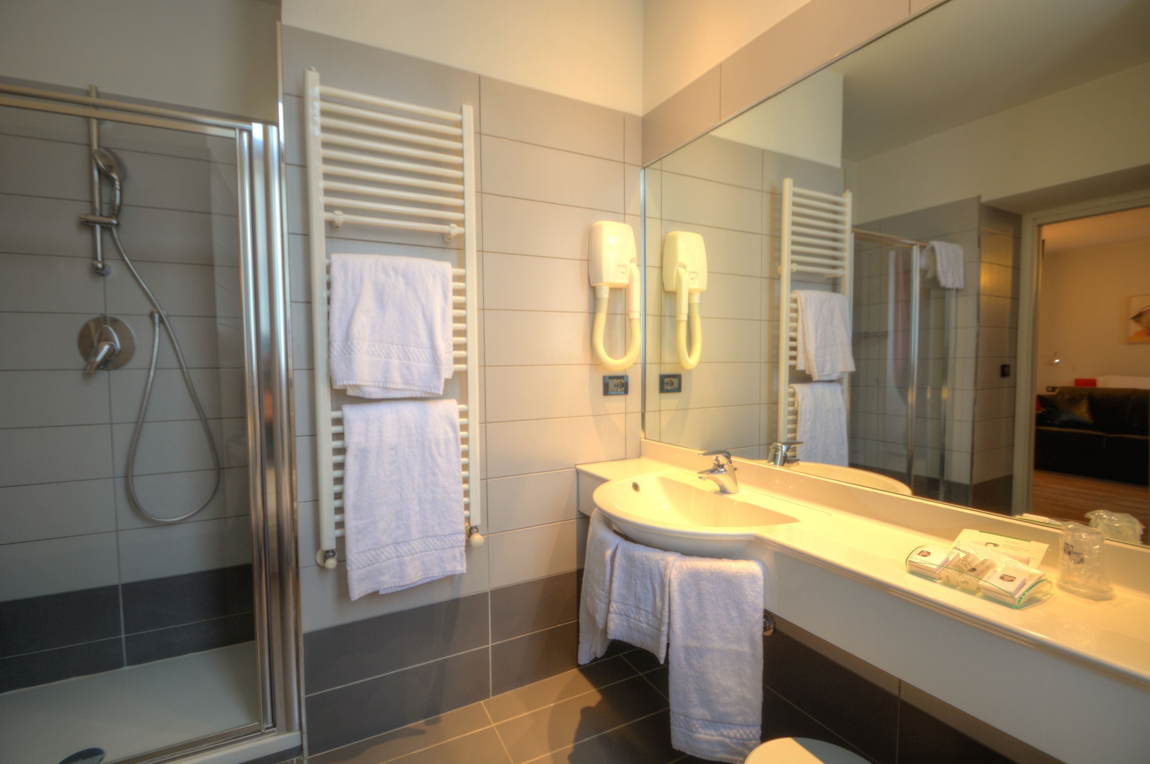 superior room, 1 queen bed | bathroom | rainfall showerhead, towels