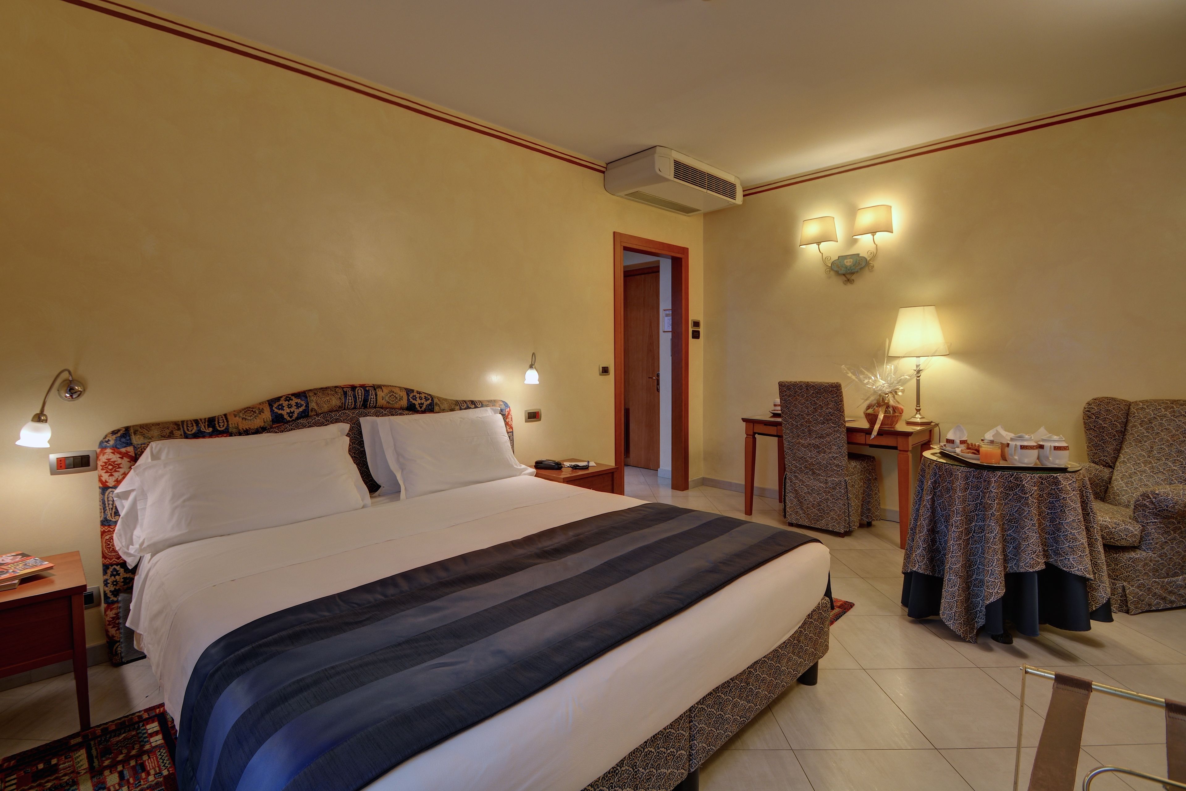 superior room, 1 queen bed | down duvets, minibar, in-room safe, soundproofing