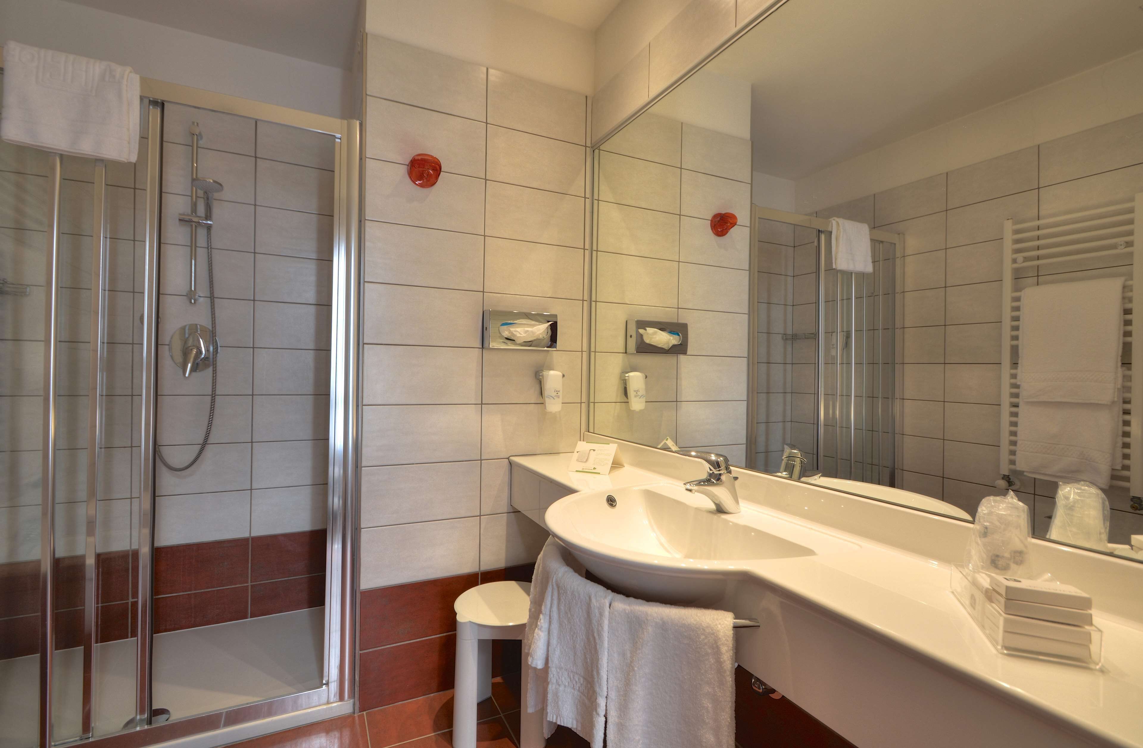 superior room, 1 queen bed | down duvets, minibar, in-room safe, soundproofing