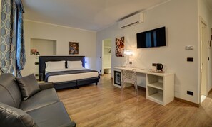 Familienzimmer, Mehrere Betten | Daunenbettdecken, Minibar, Zimmersafe, schallisolierte Zimmer