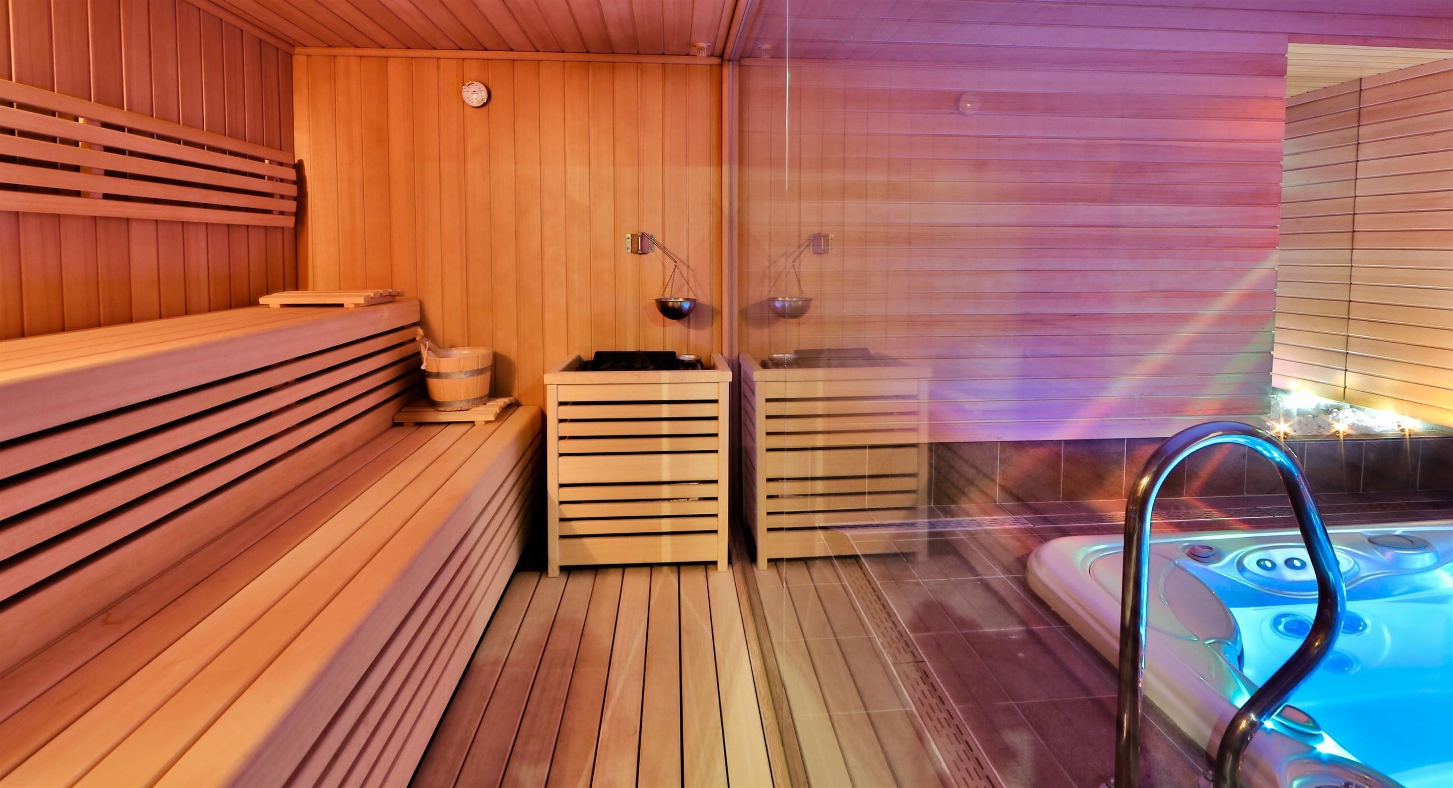 sauna, hot tub