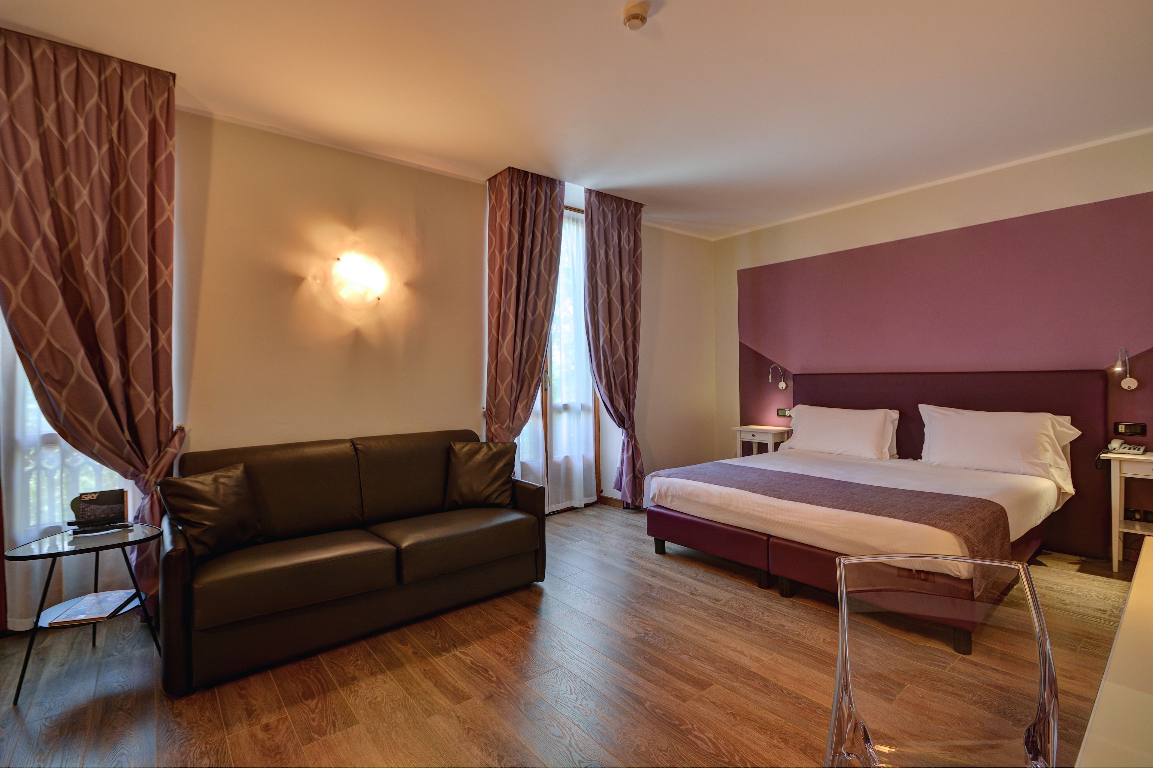 family room, multiple beds | down duvets, minibar, in-room safe, soundproofing