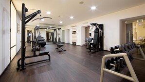A spacious gym with various exercise equipment, including dumbbells and weight machines. - Best Western Hotel Genio (Turin)