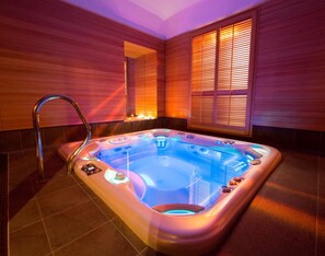 Indoor spa tub