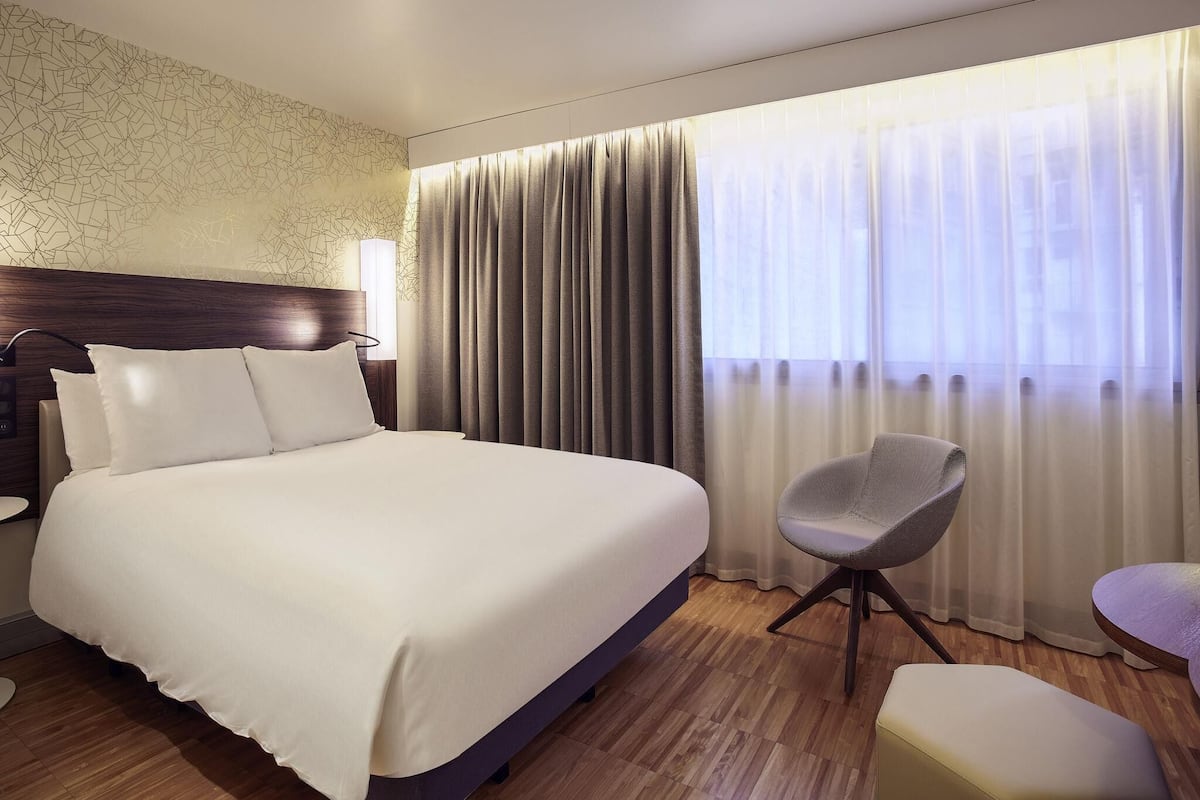 Superior Room, 1 Double Bed | Minibar, in-room safe, desk, soundproofing