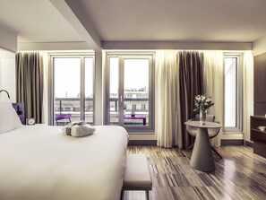 Minibar, in-room safe, desk, soundproofing - Mercure Paris Arc de Triomphe Etoile (Paris)