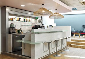 Bar (on property) - B&B HOTEL Orly Rungis Aéroport 3 étoiles (Rungis)