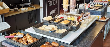Daily buffet breakfast for a fee
