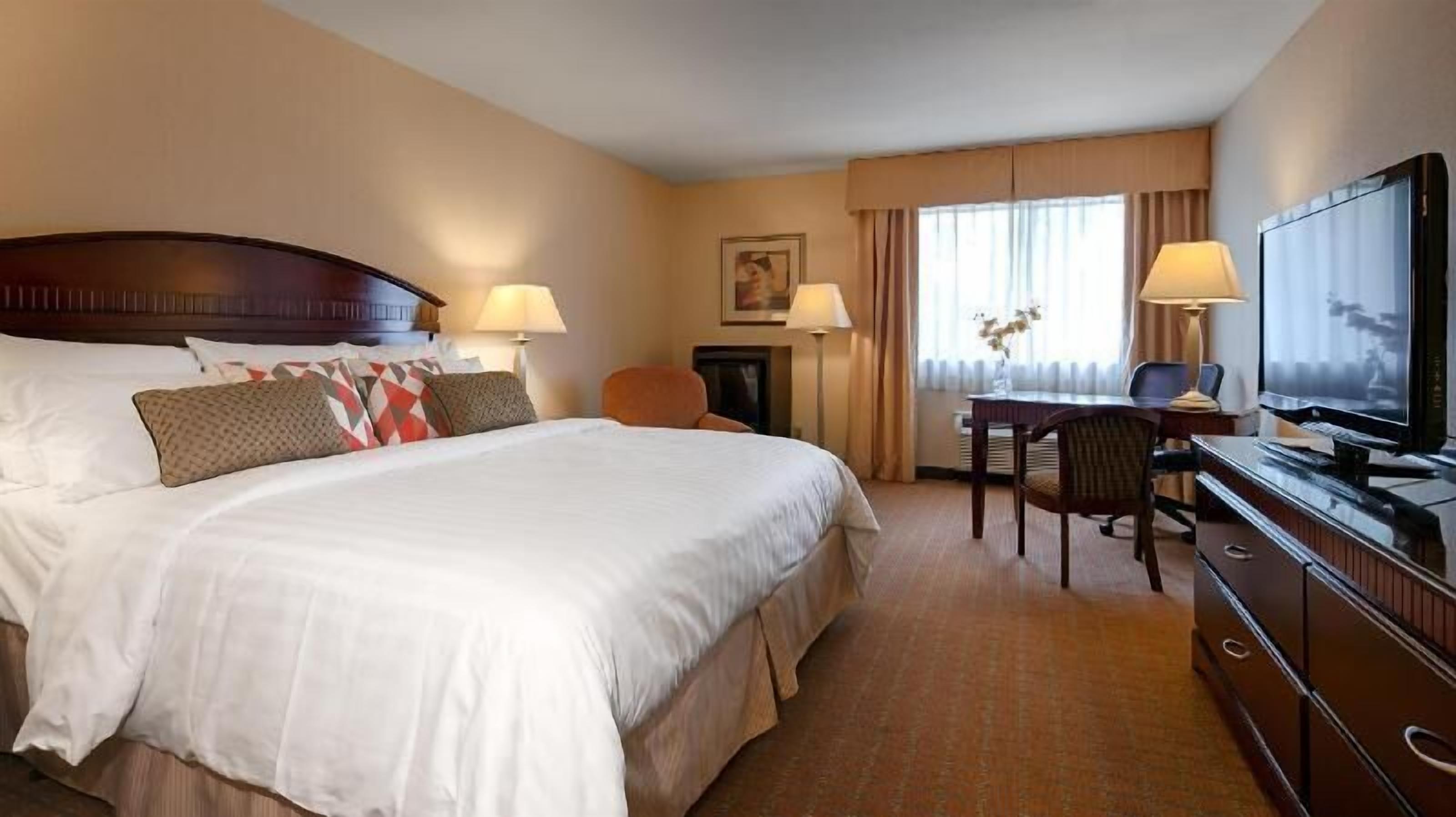 In-room safe, desk, laptop workspace, blackout curtains