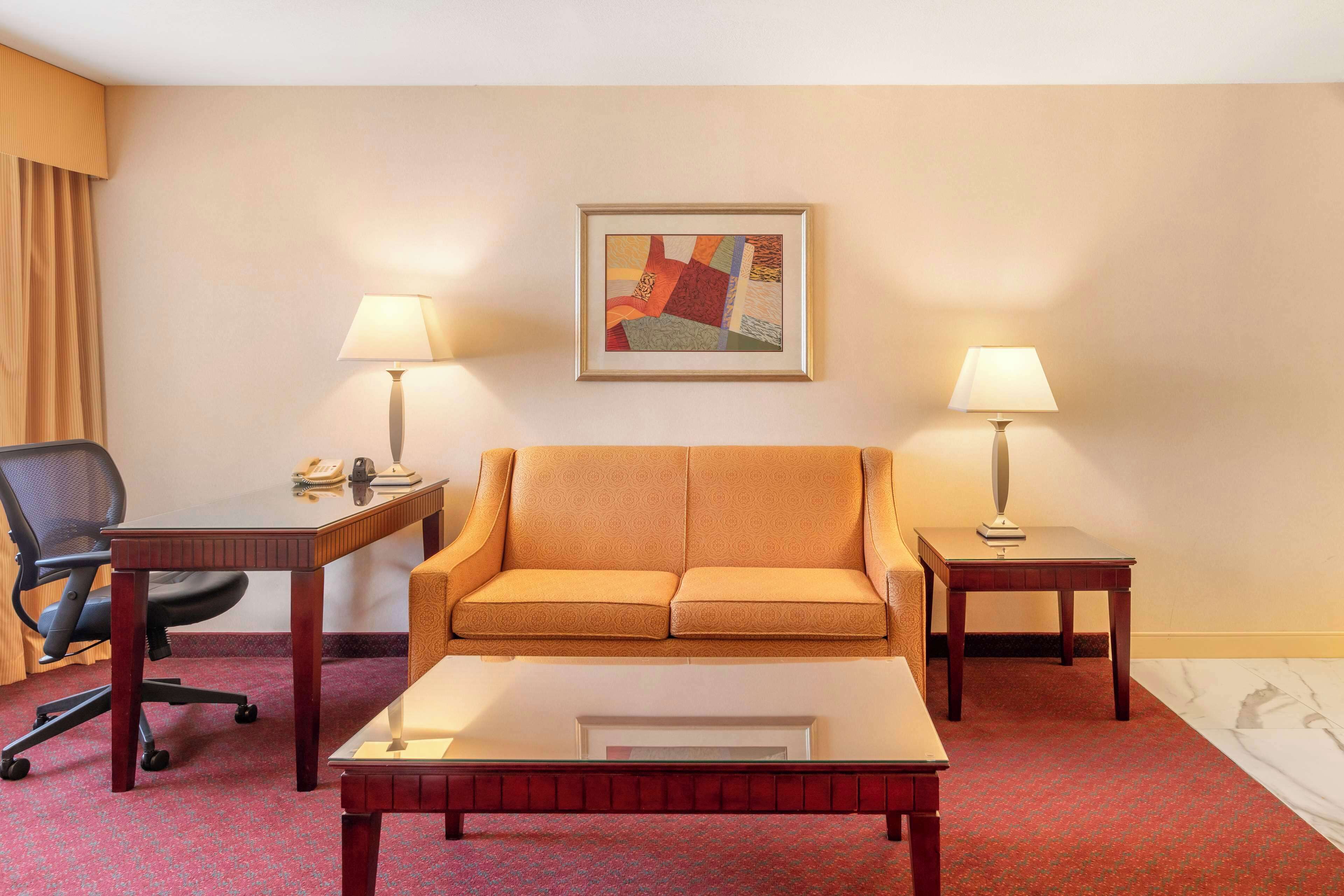 in-room safe, desk, laptop workspace, blackout curtains