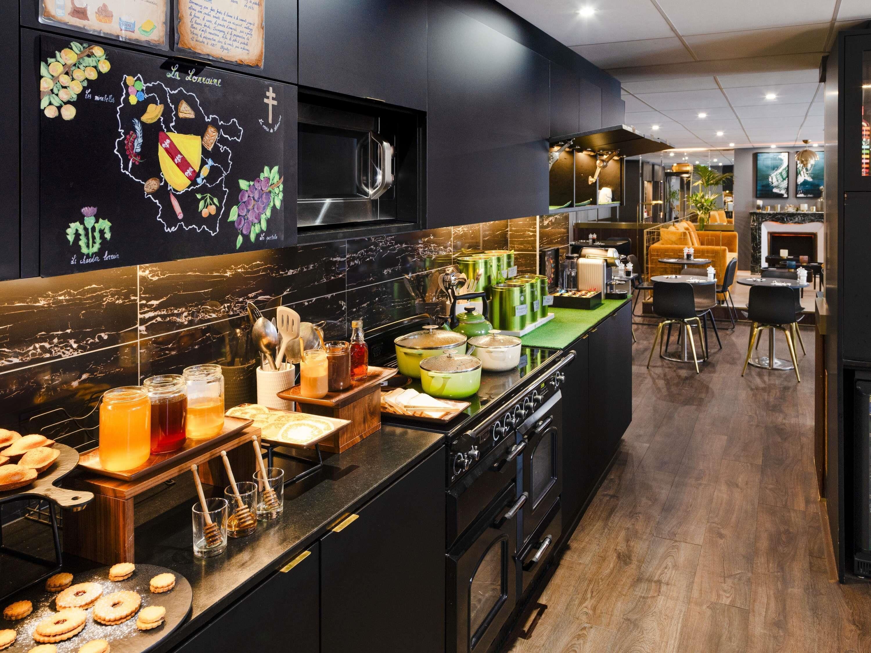 Petit déjeuner buffet servi tous les jours en supplément