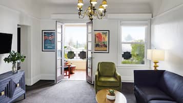 Suite, 1 Queen Bed, Balcony | 1 bedroom, hypo-allergenic bedding, down comforters, pillowtop beds