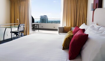 Suite Prestige, 1 très grand lit, balcon, vue sur l’océan (Executive Lounge Access) | 1 chambre, draps en coton égyptien, literie de qualité, minibar