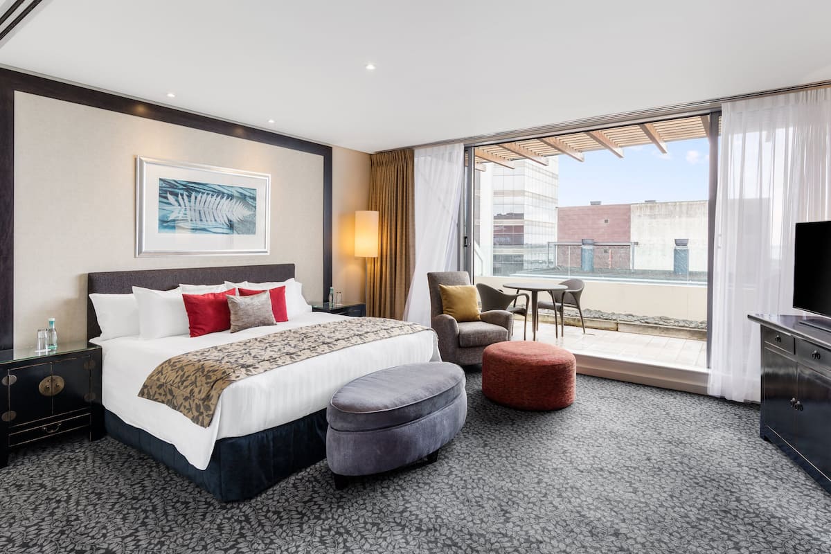 Premium Room, 1 King Bed, Balcony, Ocean View (Club Lounge Access)