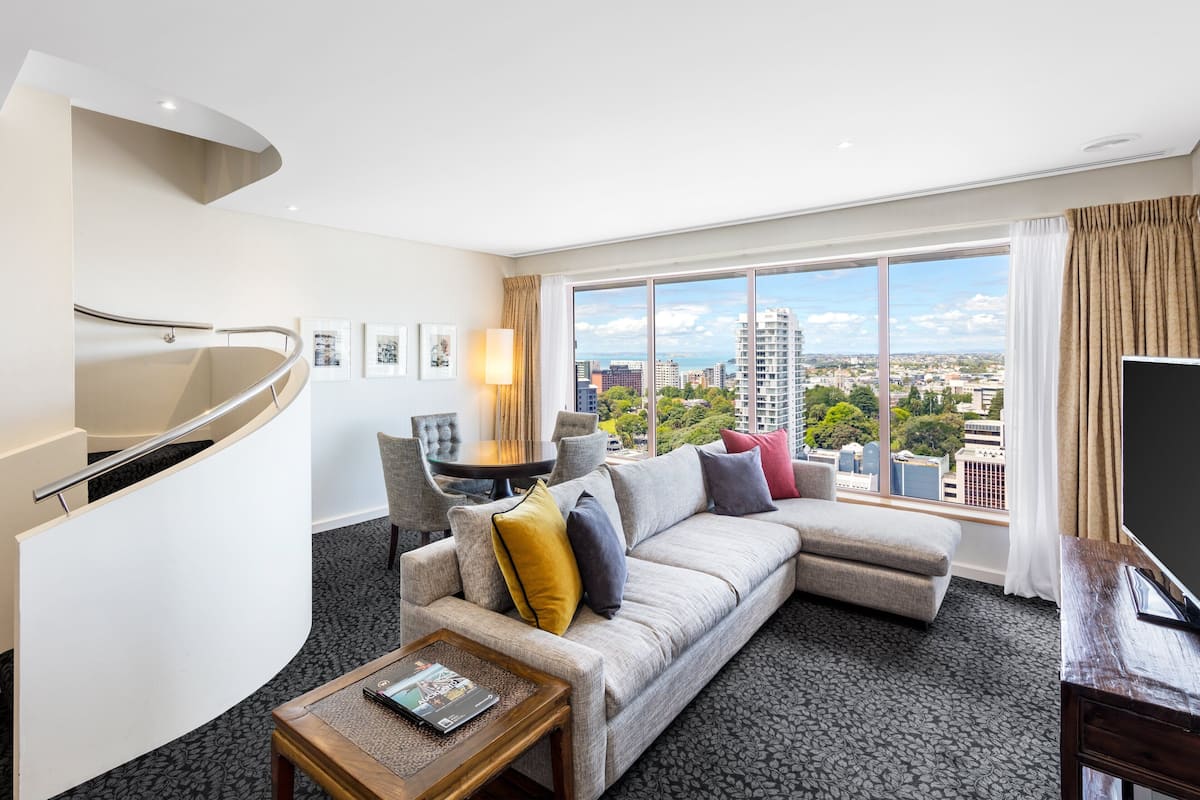 Suite, 1 King Bed, Balcony, Ocean View (Club Lounge Access)