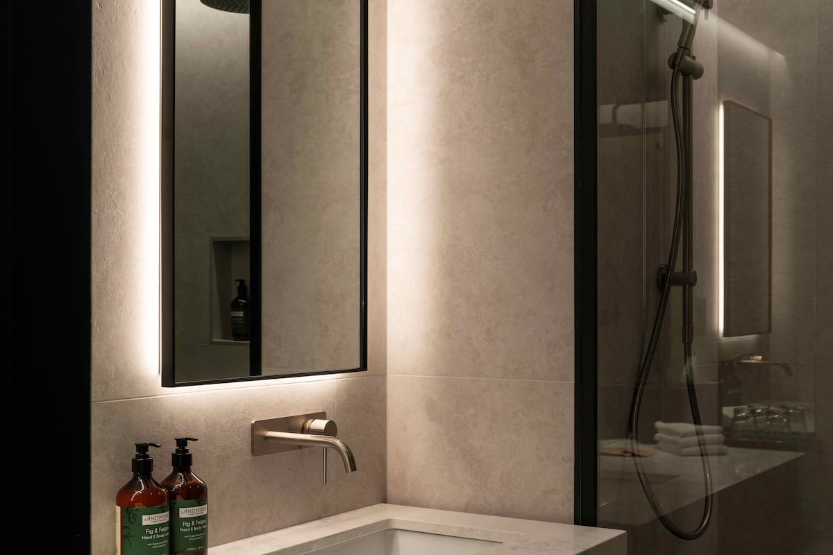 1 bedroom, Egyptian cotton sheets, premium bedding, in-room safe