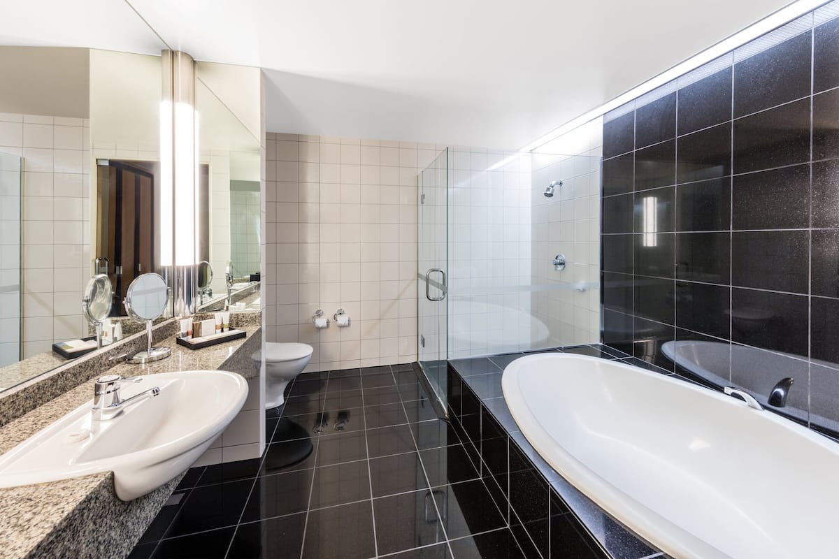 Suite, 1 King Bed, Balcony, Ocean View (Club Lounge Access) | Room amenity