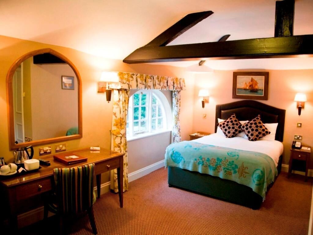 executive double room | desk, laptop workspace, iron/ironing board, free wifi