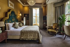 Superior Double Room | 1 bedroom, in-room safe, desk, laptop workspace