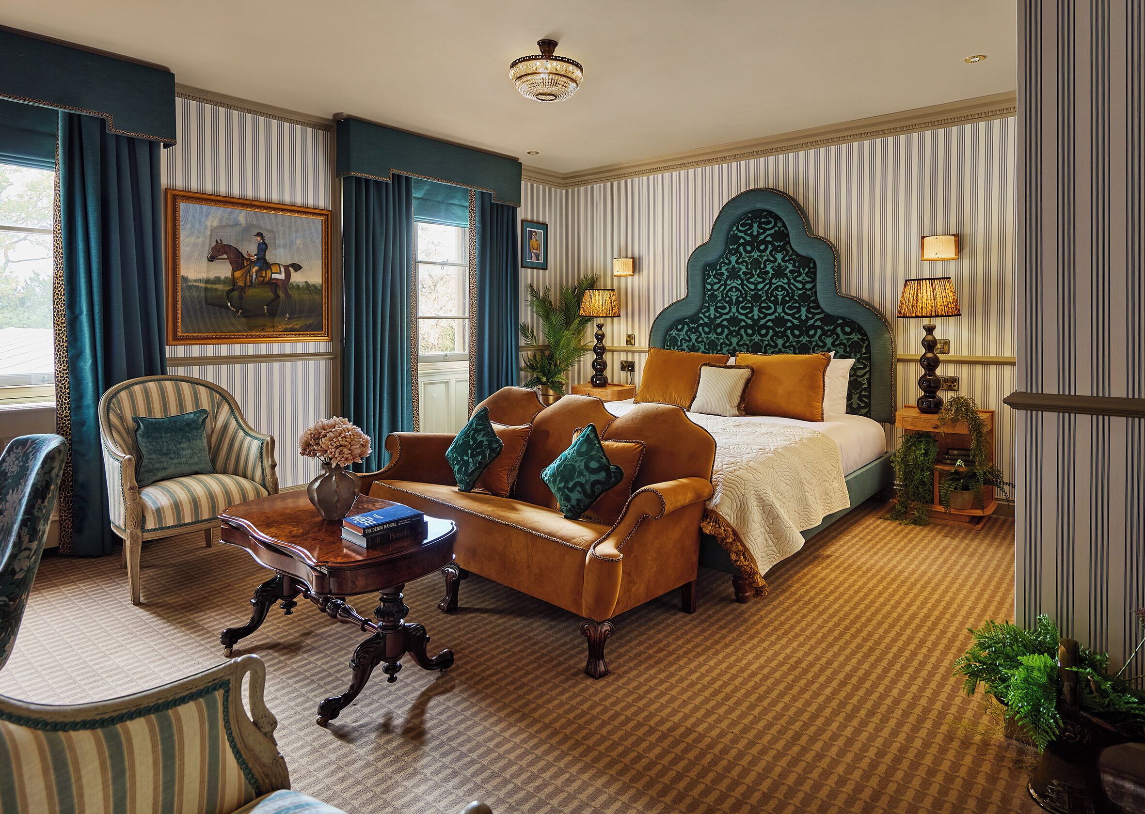 Luxe tweepersoonskamer | Een kluis op de kamer, individueel gedecoreerd, individueel gemeubileerd