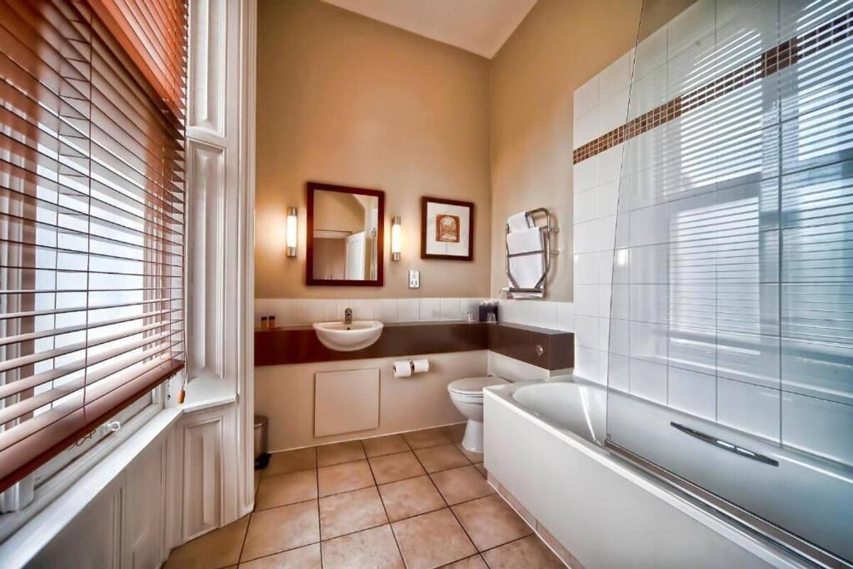 desk, laptop workspace, iron/ironing board, free wifi