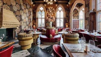 Breakfast, lunch and dinner served