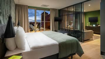 Suite | 1 bedroom, hypo-allergenic bedding, in-room safe, desk