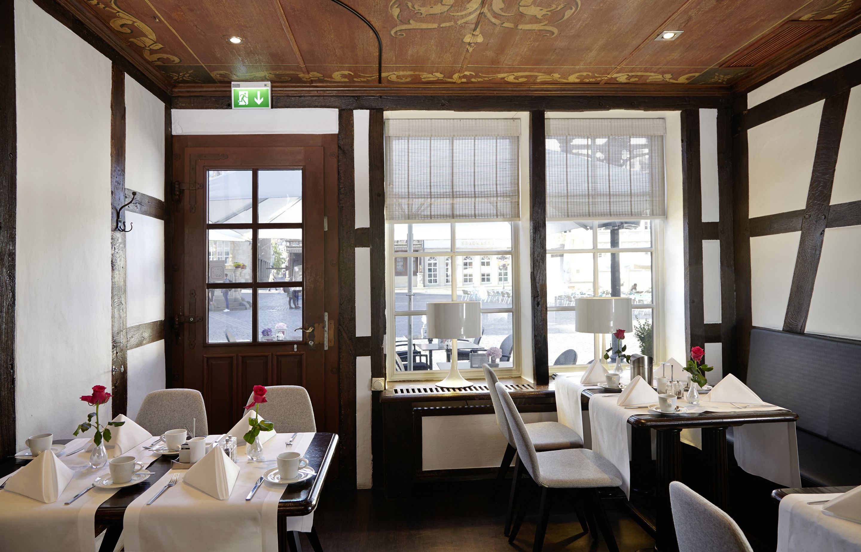 breakfast, lunch served; international cuisine, al fresco dining