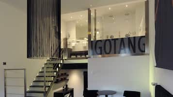 Junior Suite Tango - King | 1 bedroom, hypo-allergenic bedding, in-room safe, desk