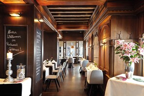 Breakfast, lunch served; international cuisine, al fresco dining 