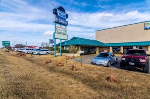 A Rodeway Inn restaurant with a green roof and a sign indicating Mexican food. - Rodeway Inn Arlington Entertainment District Area (Arlington)