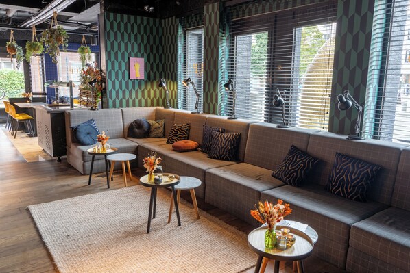 Lobby-Lounge