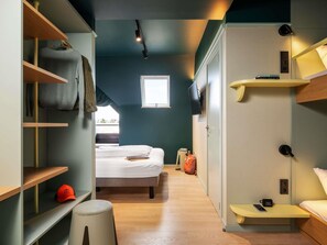 Habitació familiar, diversos llits | Roba de llit d'alta qualitat, escriptori, wifi gratuïta i roba de llit 