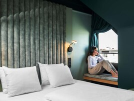 Ropa de cama de alta calidad, escritorio, wifi gratis y ropa de cama