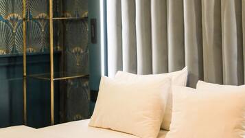 Luxe beddengoed, een bureau, gratis wifi, beddengoed