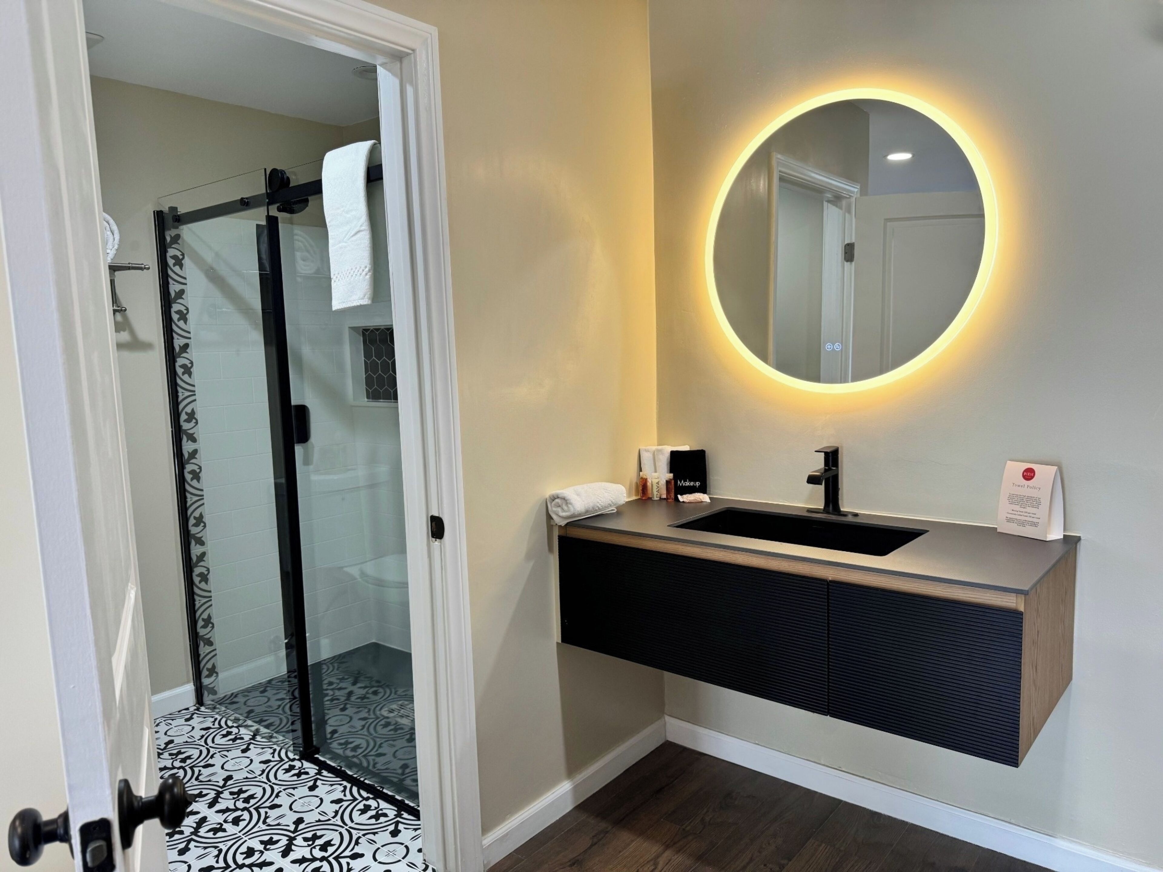 特色客房, 2 張加大雙人床, 非吸煙房 | 浴室 | 免費盥洗用品、吹風機、毛巾、洗髮精