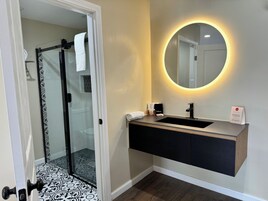 Signature Room, 2 Queen Beds, Non Smoking | Bathroom | Free toiletries, hair dryer, towels, shampoo