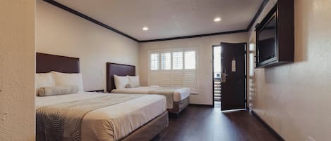 Deluxe Room, 2 Queen Beds, Non Smoking