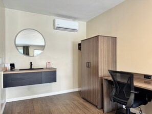 Signature Room, 2 Queen Beds, Non Smoking | Premium bedding, iron/ironing board, free WiFi, bed sheets