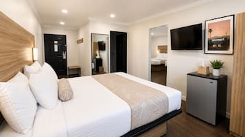 Premium bedding, in-room safe, free WiFi, bed sheets