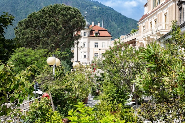 المنشأة من الخارج