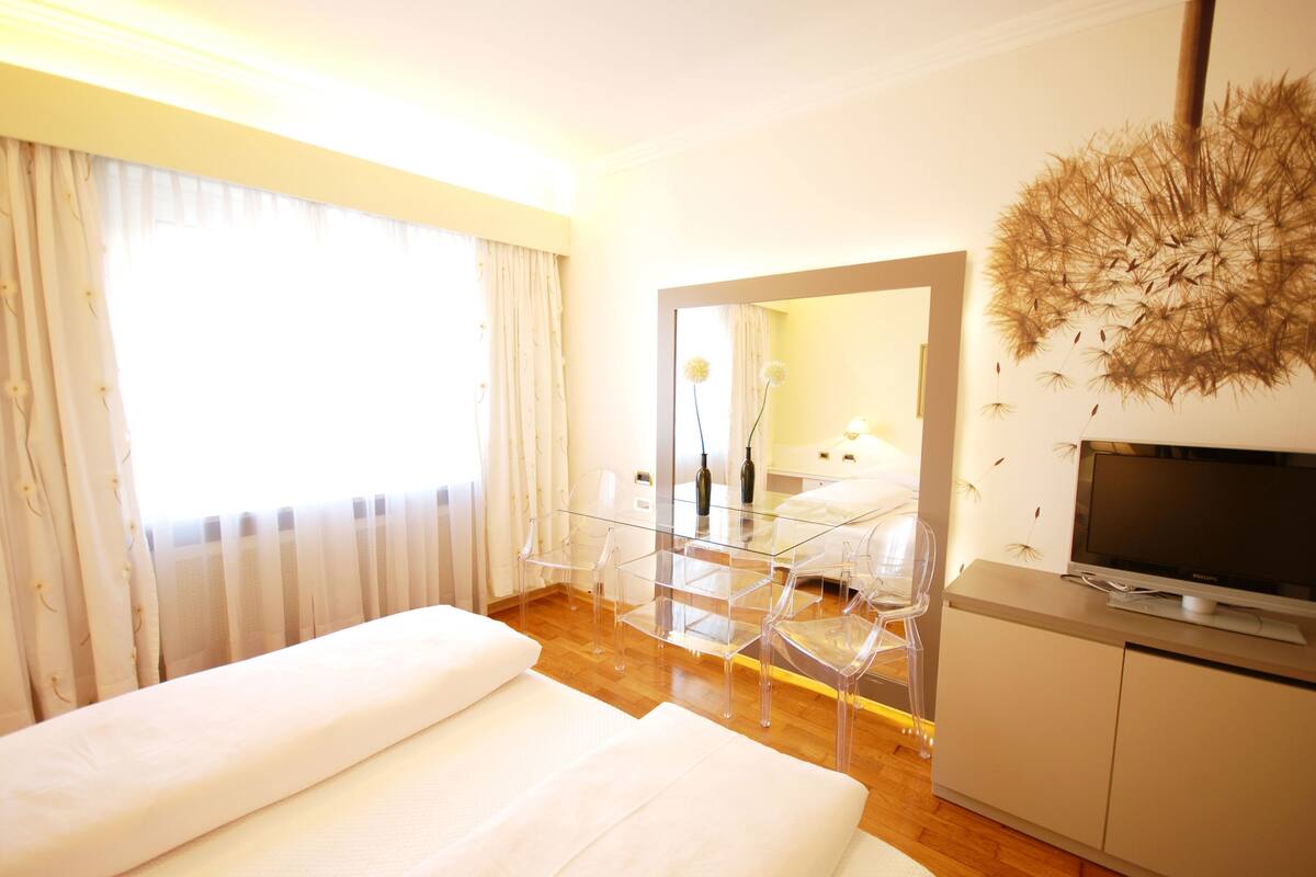 Phòng đôi phong cách cổ điển | Bộ đồ giường cao cấp, minibar, két bảo mật tại phòng, bàn