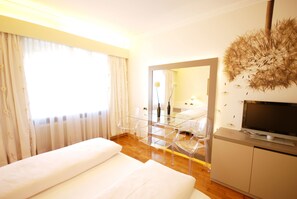 Classic Double Room | Premium bedding, minibar, in-room safe, desk - Aurora (Merano)
