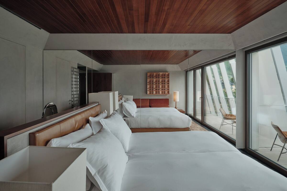 Phòng đôi Deluxe, ban công | Bộ đồ giường cao cấp, minibar, két bảo mật tại phòng, bàn 