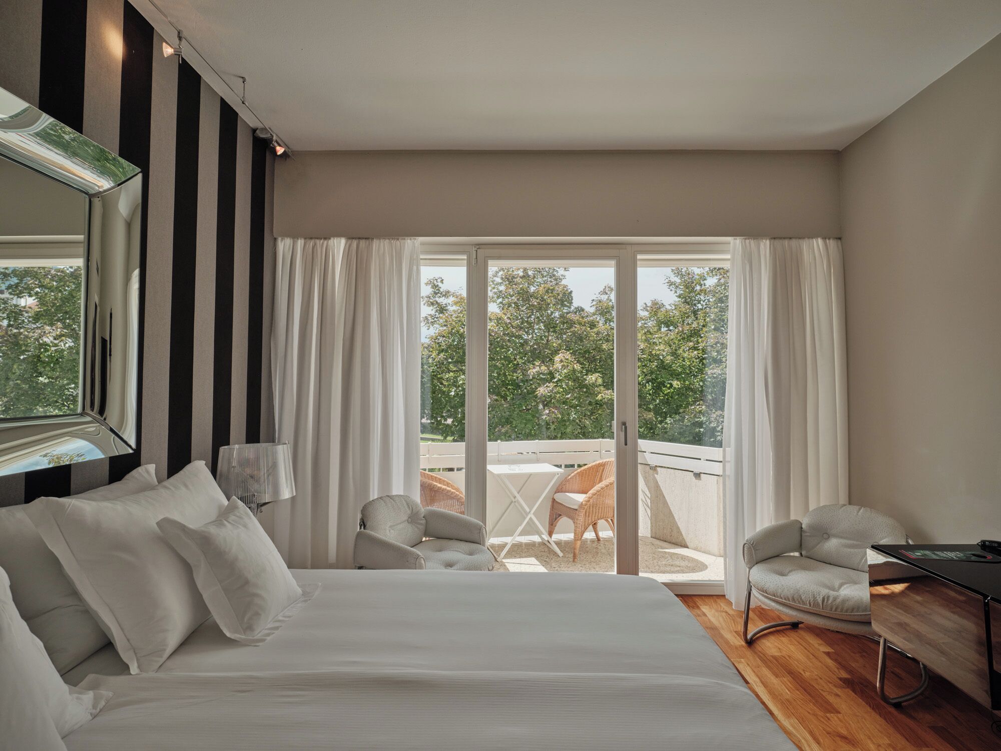 Design Double Room, Balcony | Premium bedding, minibar, in-room safe, desk