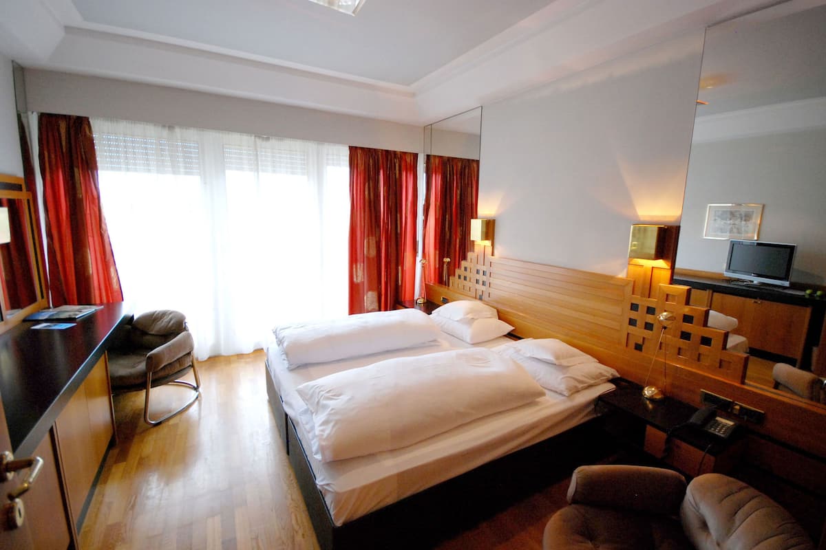 Classic Double Room, Balcony | Premium bedding, minibar, in-room safe, desk