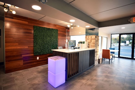 Lobby. Baymont by Wyndham Pine Grove I-81